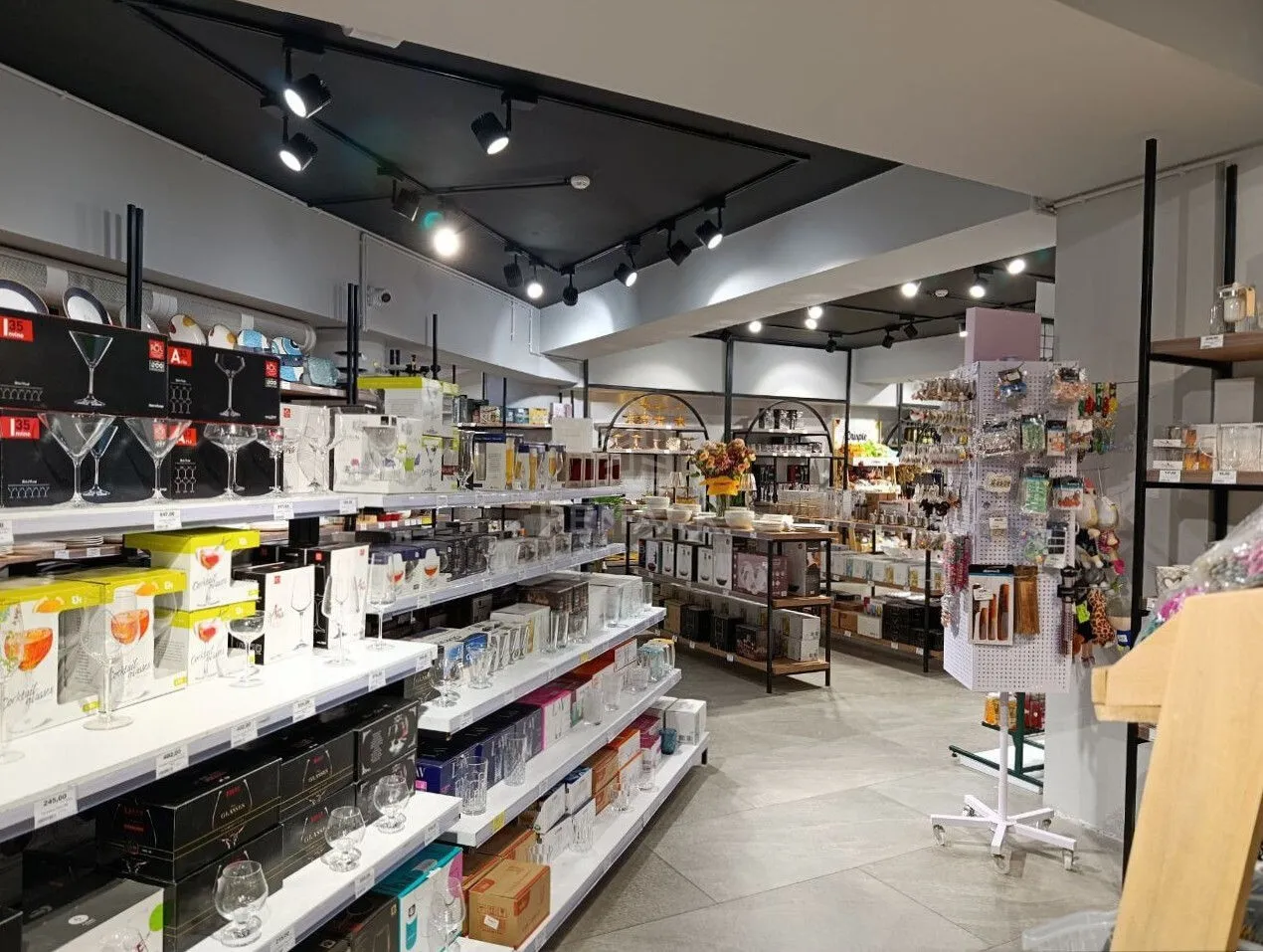 Spațiu comercial, 1 480 m² — Imagine 3