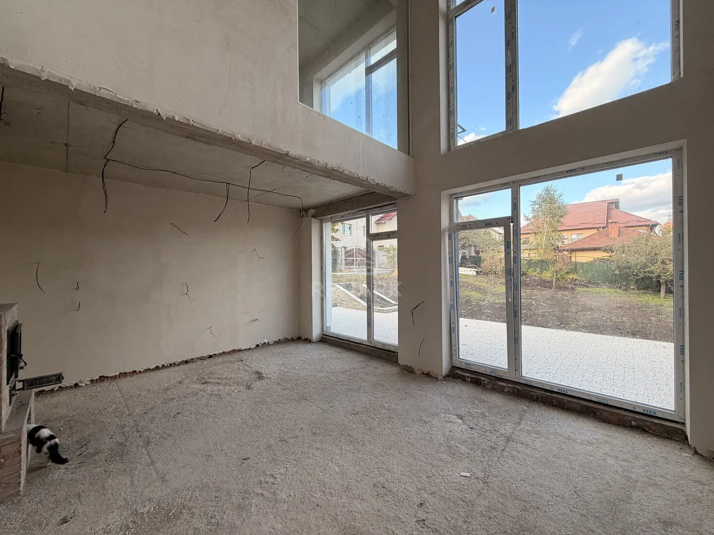 3-этажный дом, 4 комнаты, 300 м² — Изображение 2