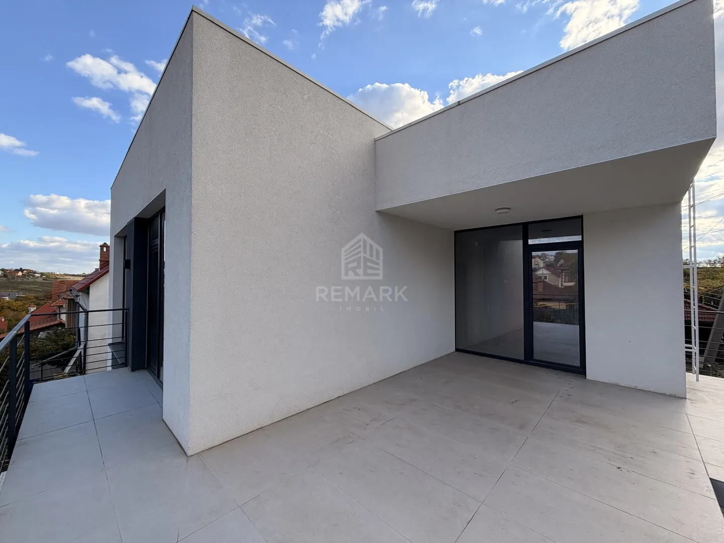 3-этажный дом, 4 комнаты, 300 м² — Изображение 3