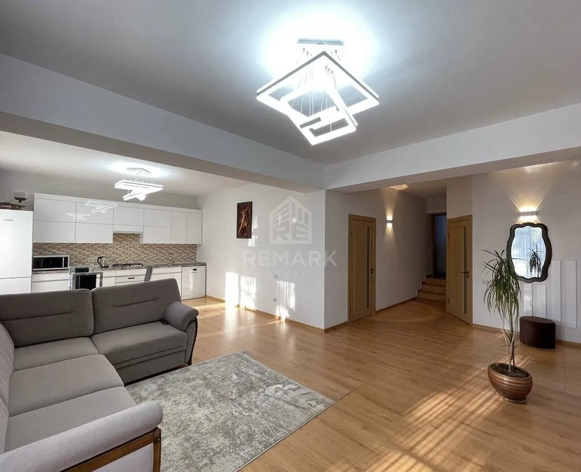 3-etaje casă, 5 camere, 230 m² — Imagine 2