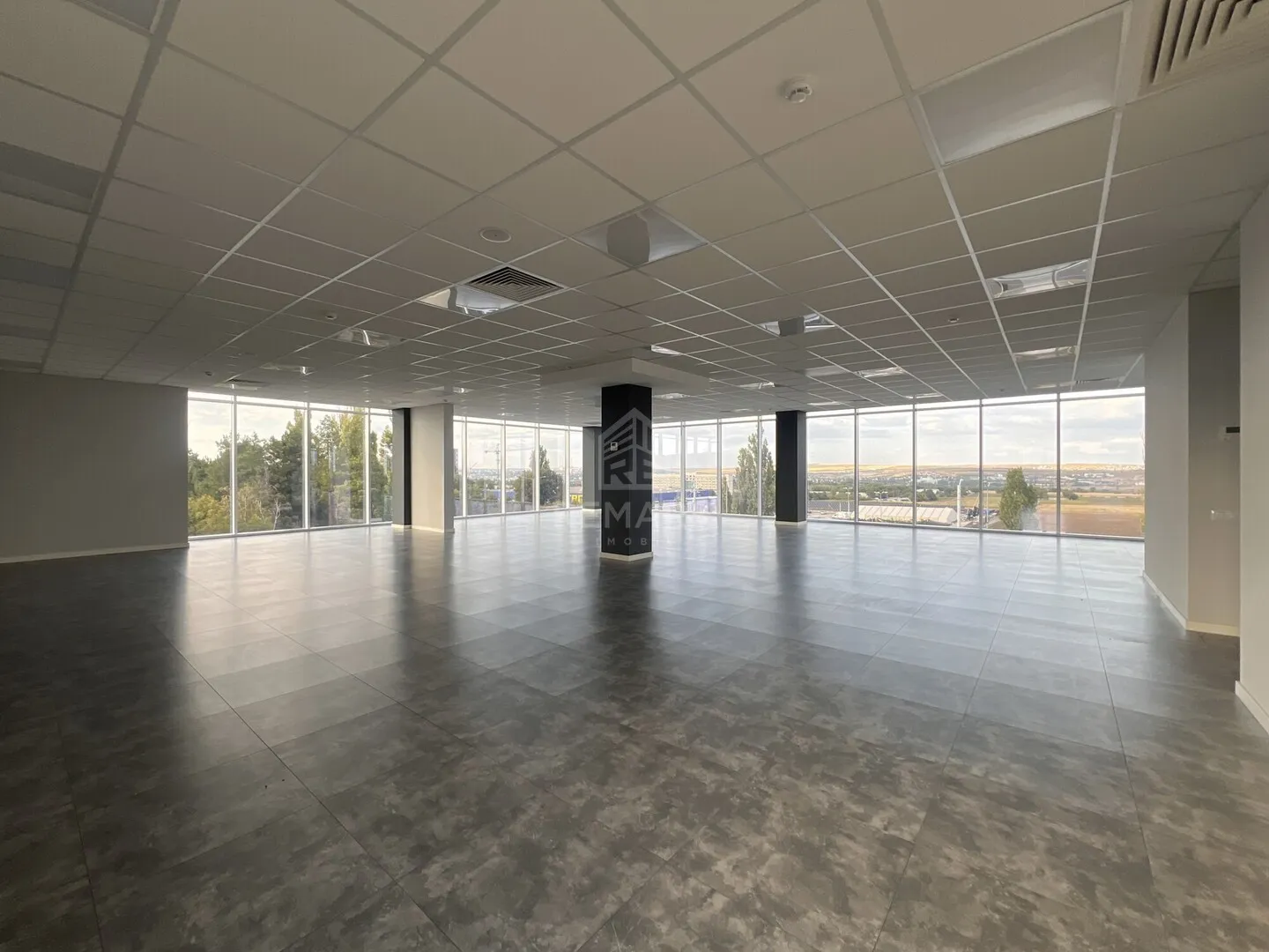 1-camere birou, 2 083 m² — Imagine 1