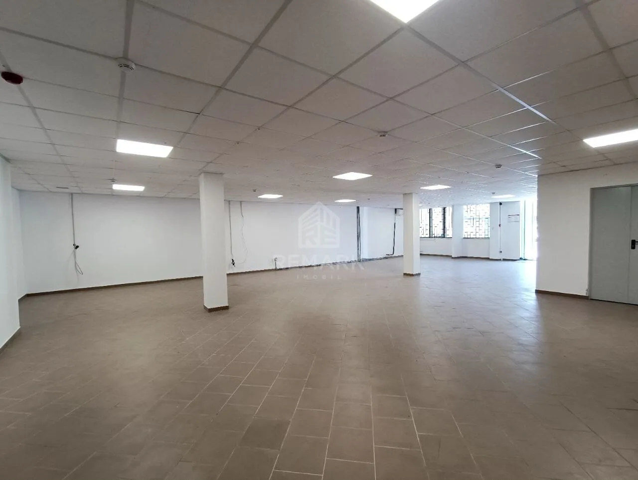 Spațiu comercial, 200 m² — Imagine 2