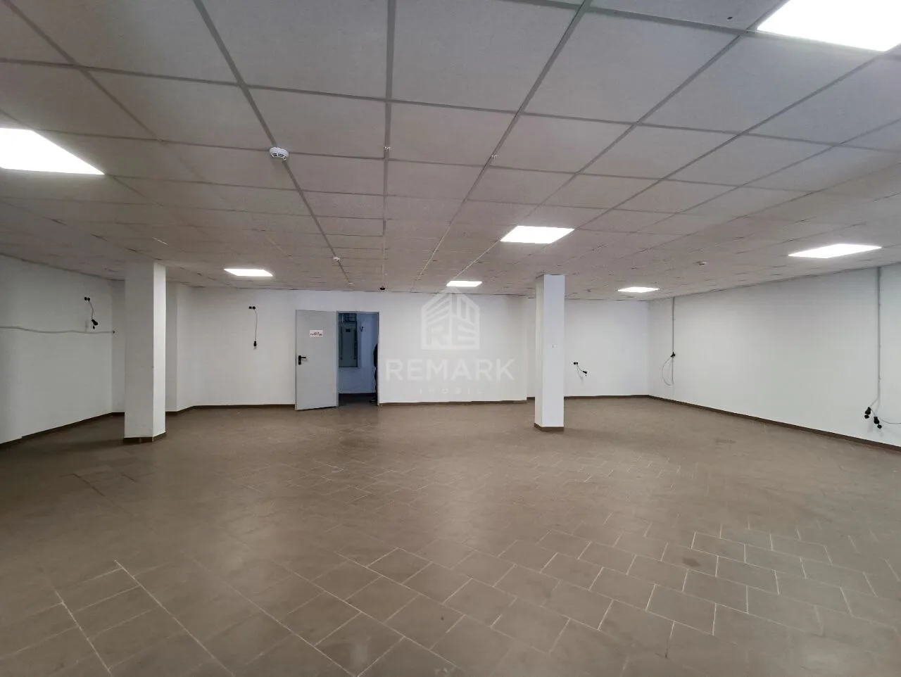 Spațiu comercial, 200 m² — Imagine 1