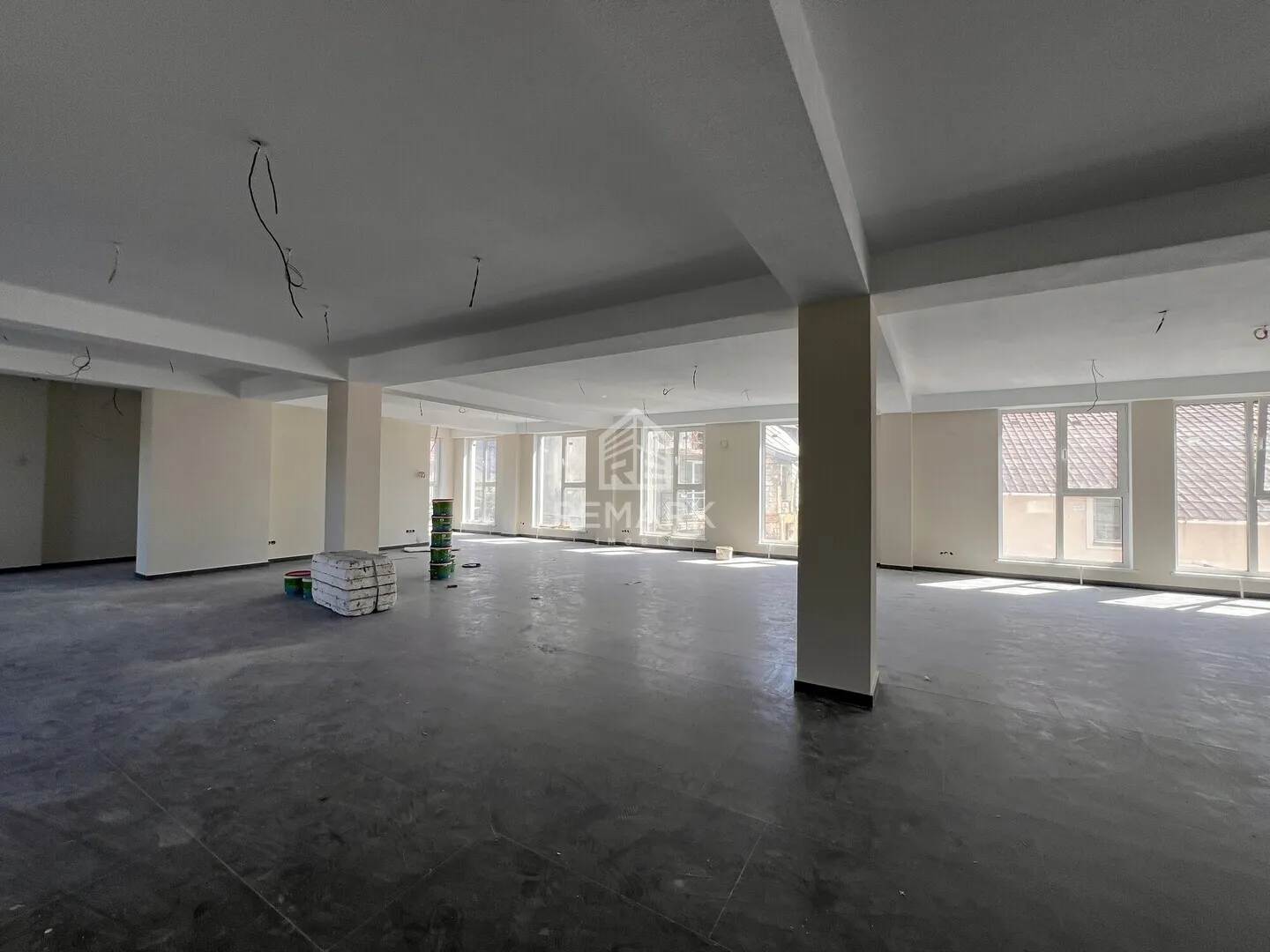 1-комнатный офис, 300 м² — Изображение 1