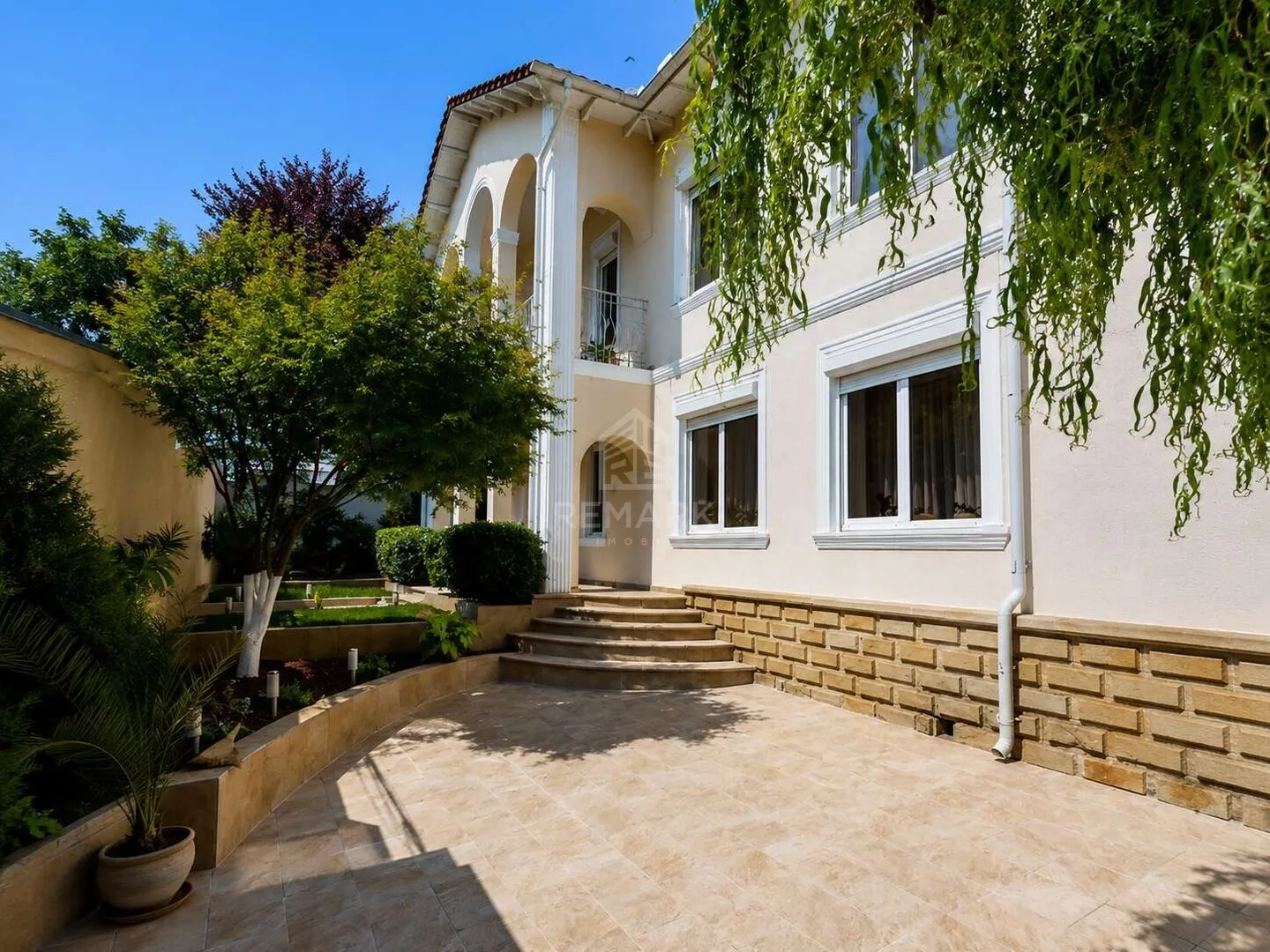 2-floor house, 4 rooms, 430 m² — Image 1