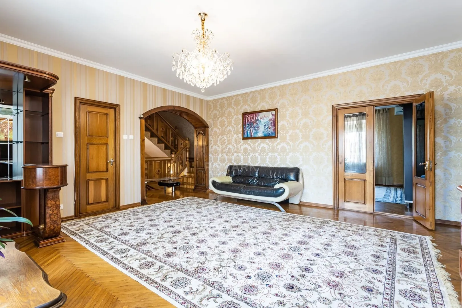 2-floor house, 4 rooms, 430 m² — Image 2