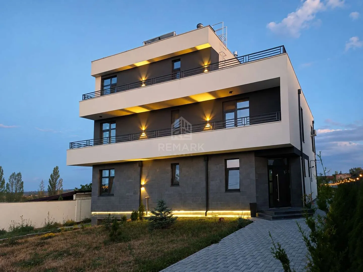 4-этажный дом, 4 комнаты, 400 м² — Изображение 1