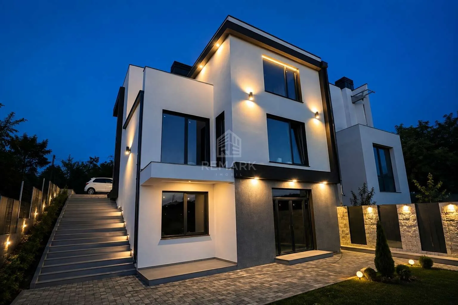 3-etaje casă, 3 camere, 180 m² — Imagine 1