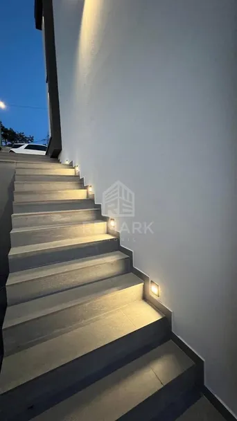 3-etaje casă, 3 camere, 180 m² — Imagine 2