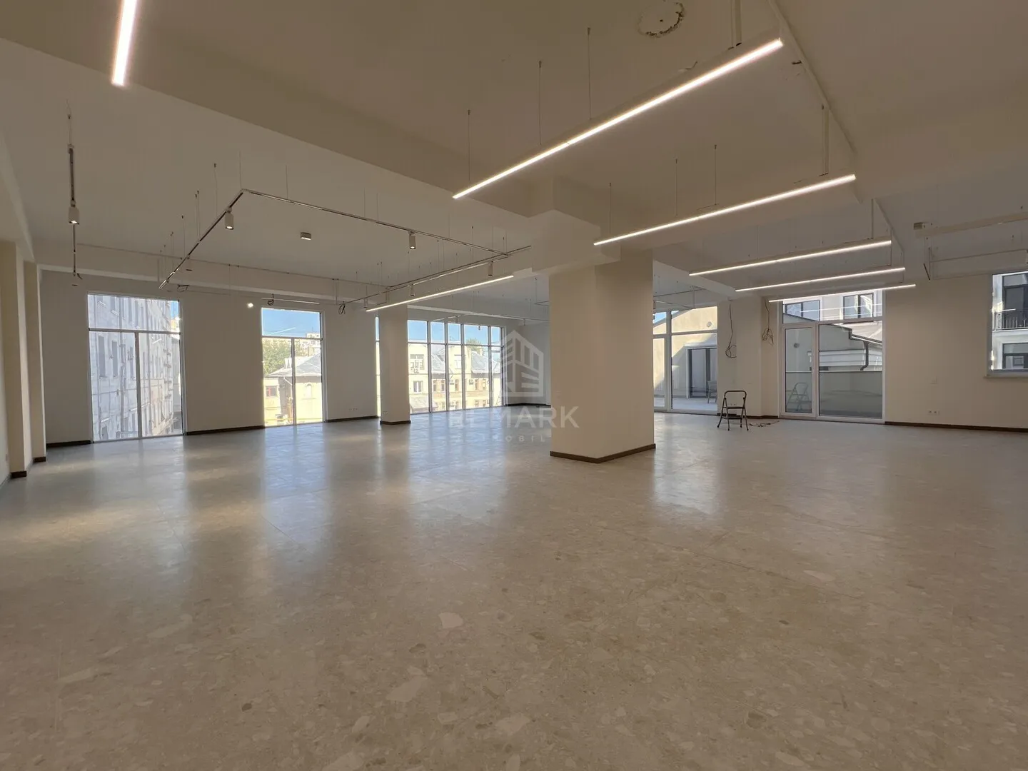 1-комнатный офис, 185 м² — Изображение 1