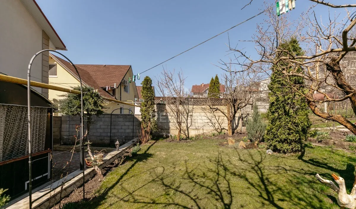 3-floor house, 3 rooms, 180 m² — Image 2