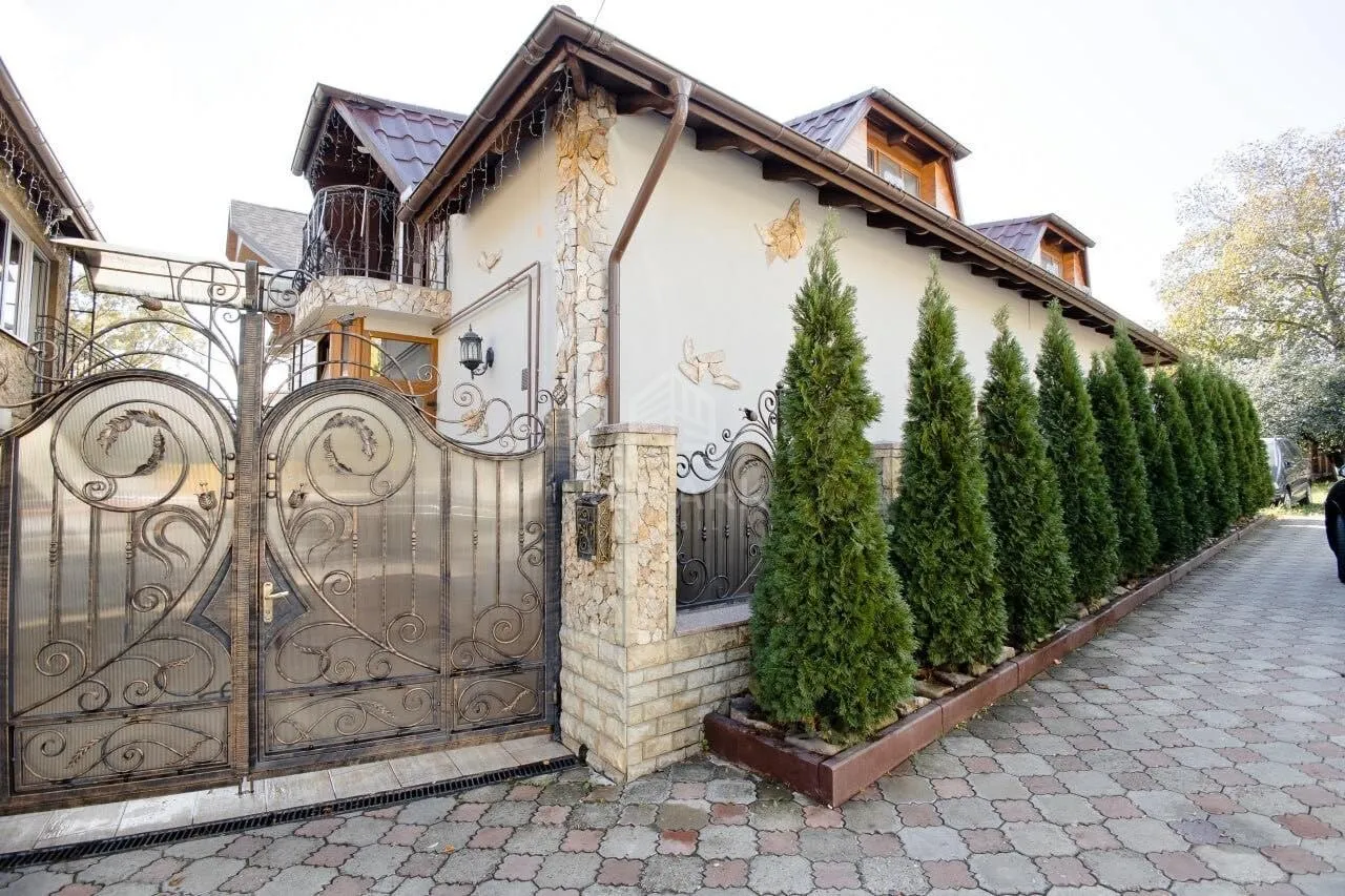 2-этажный дом, 4 комнаты, 190 м² — Изображение 1