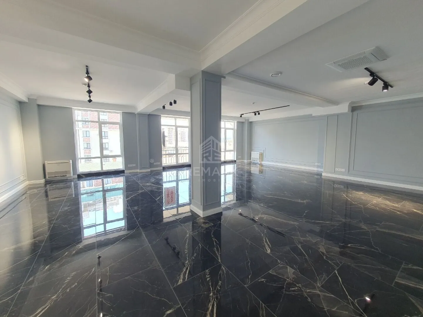 1-camere birou, 90 m² — Imagine 1