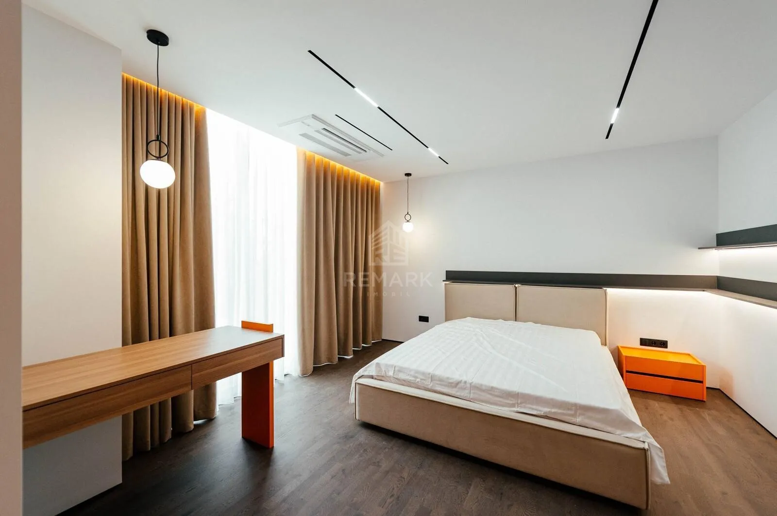 3-этажный дом, 4 комнаты, 240 м² — Изображение 3