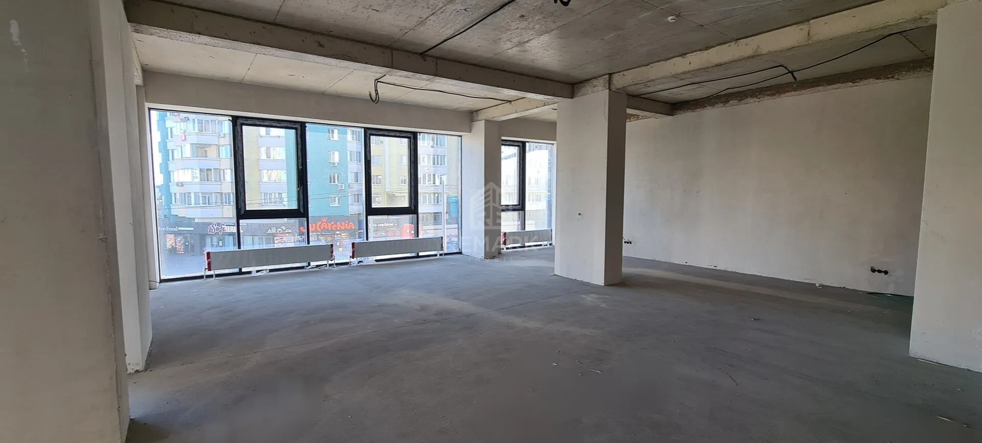 Spațiu comercial, 300 m² — Imagine 1