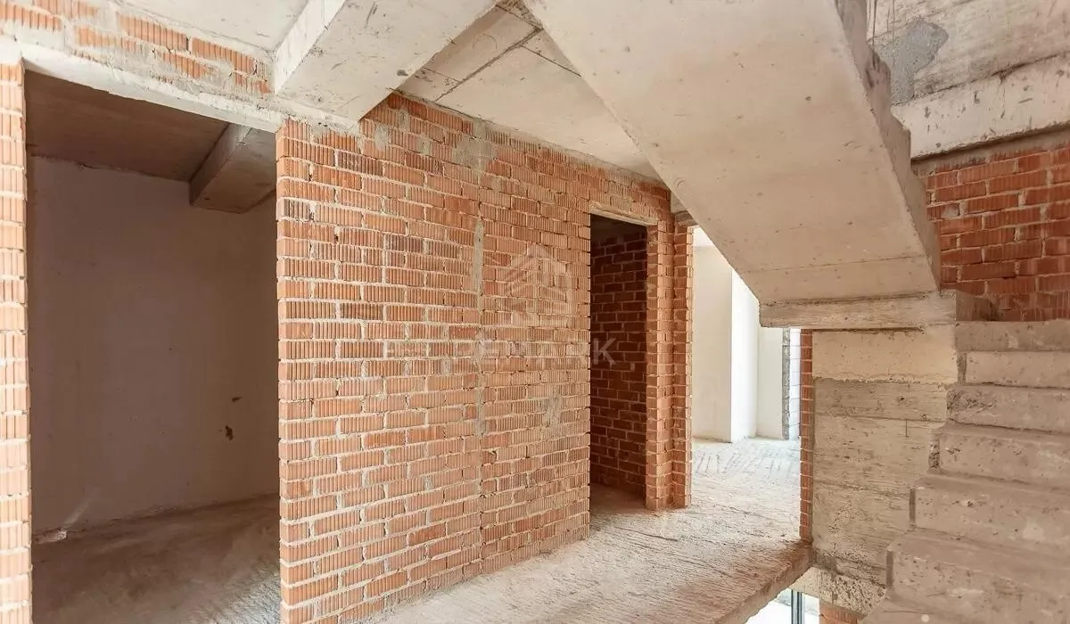 3-этажный дом, 4 комнаты, 230 м² — Изображение 3