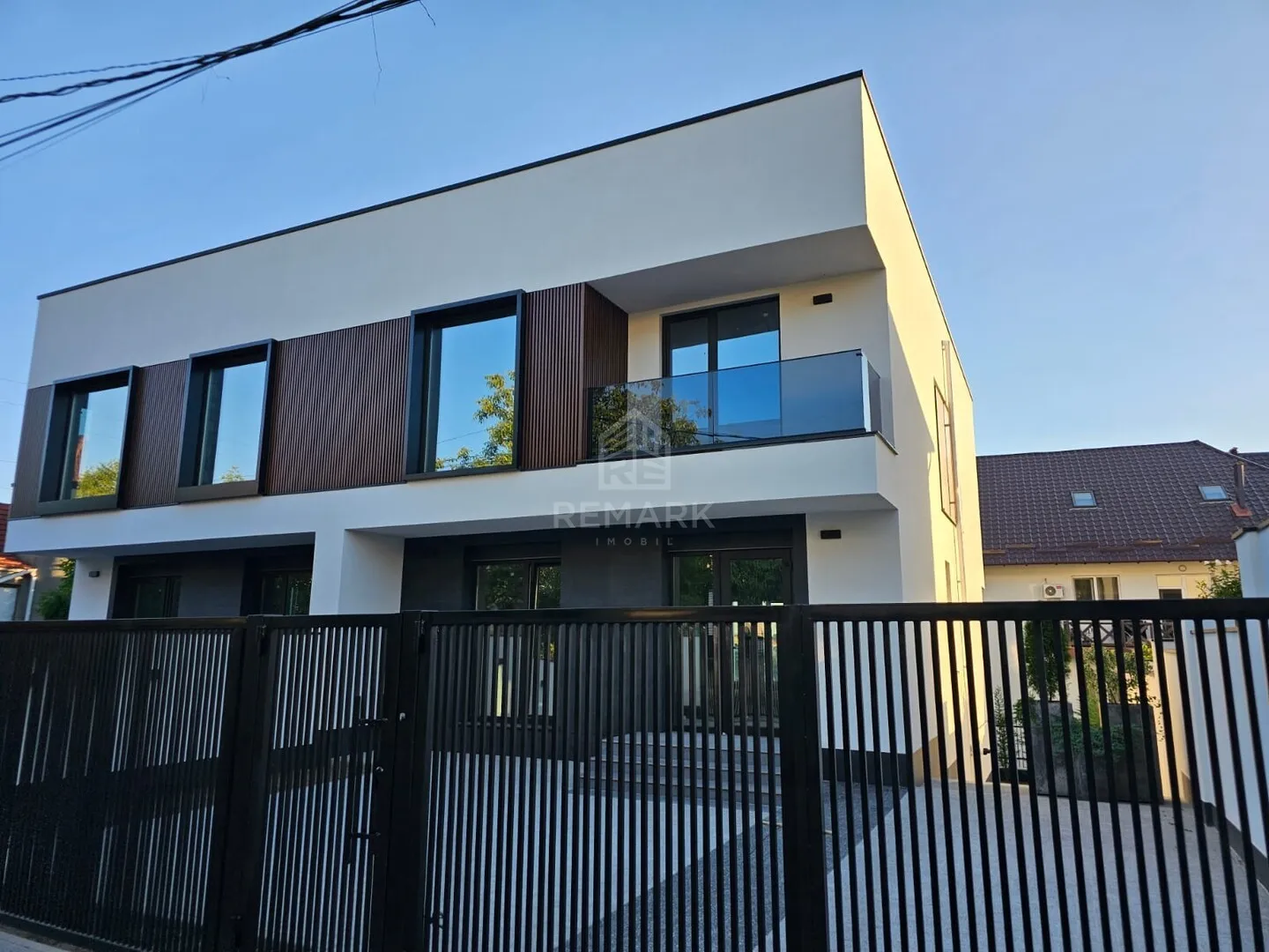2-этажный дом, 3 комнаты, 250 м² — Изображение 1