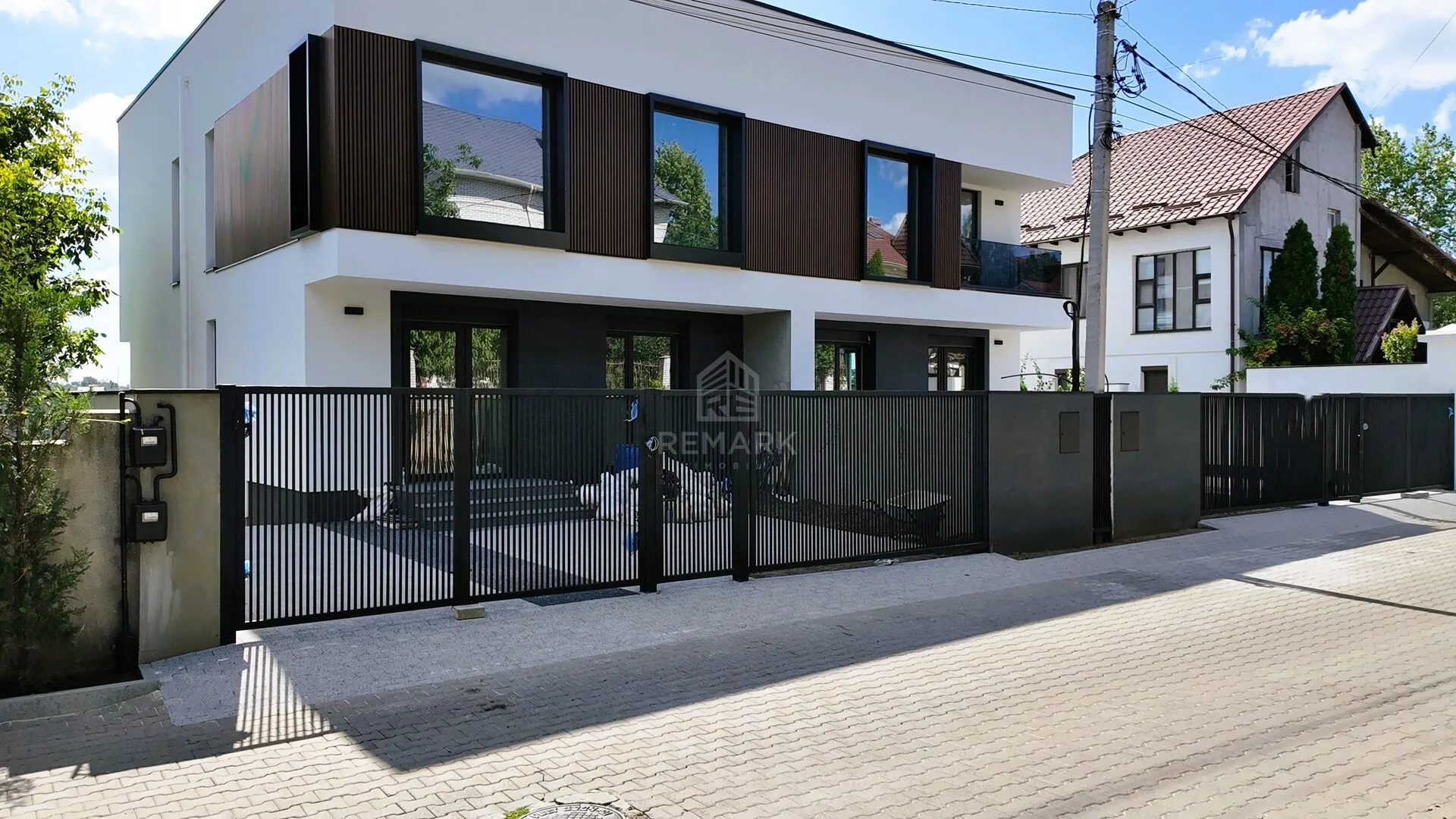 2-этажный дом, 3 комнаты, 250 м² — Изображение 1