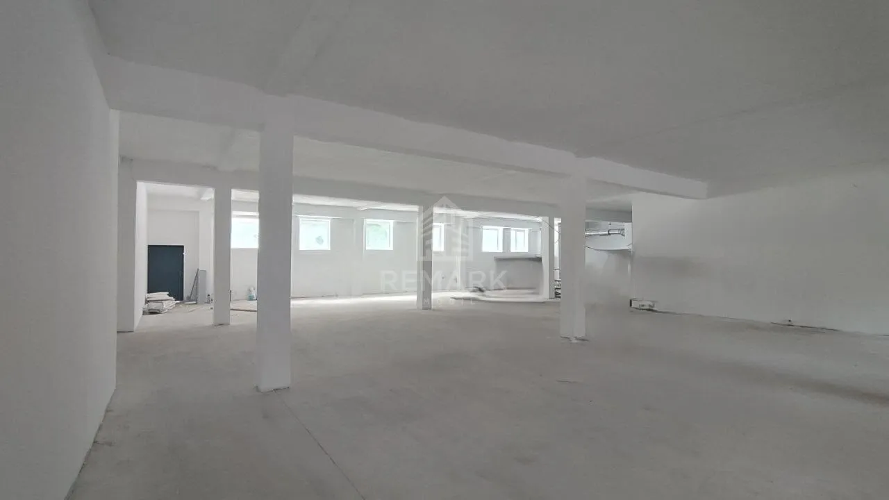 Spațiu comercial, 400 m² — Imagine 1