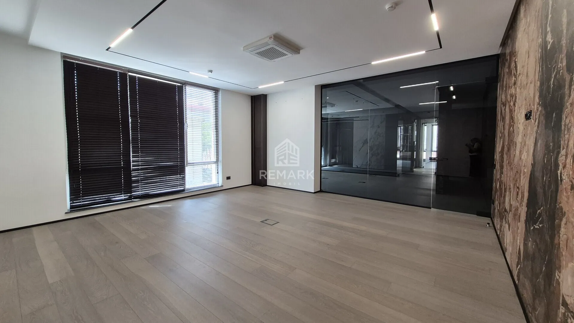 1-bedroom office, 166 m² — Image 1