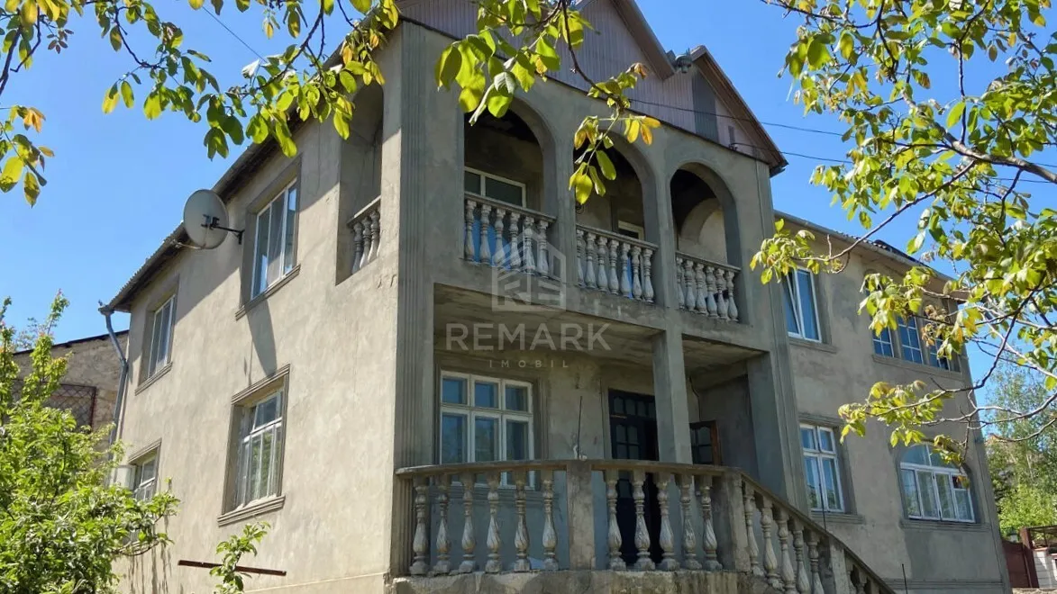 3-etaje casă, 4 camere, 455 m² — Imagine 2