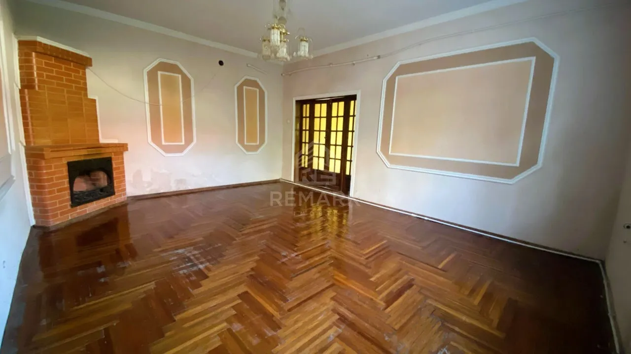 3-этажный дом, 4 комнаты, 455 м² — Изображение 2