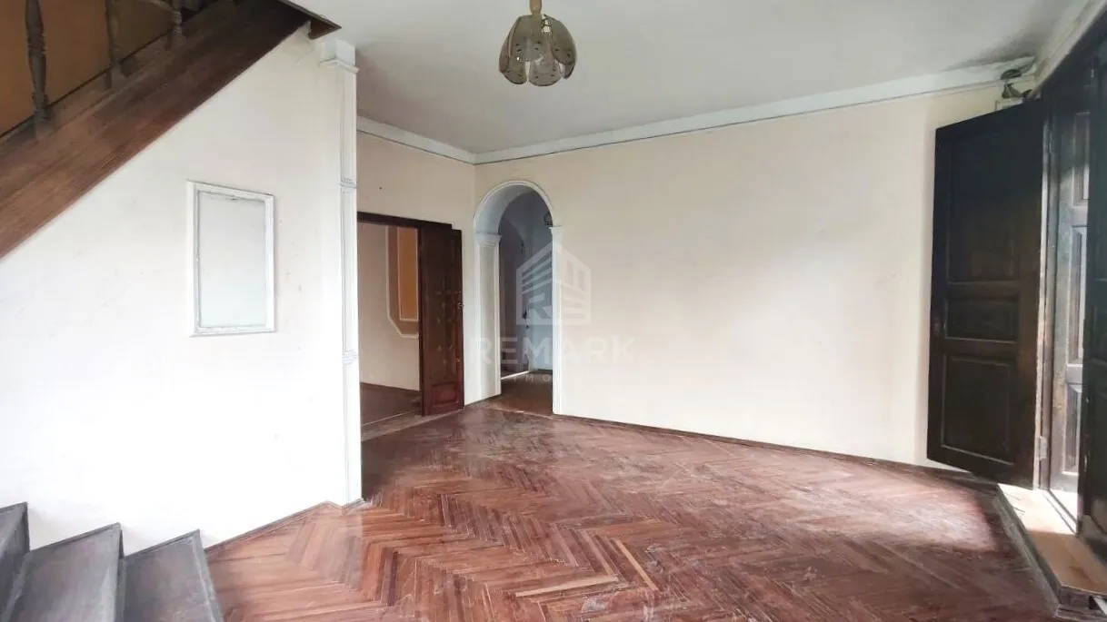 3-этажный дом, 4 комнаты, 455 м² — Изображение 3