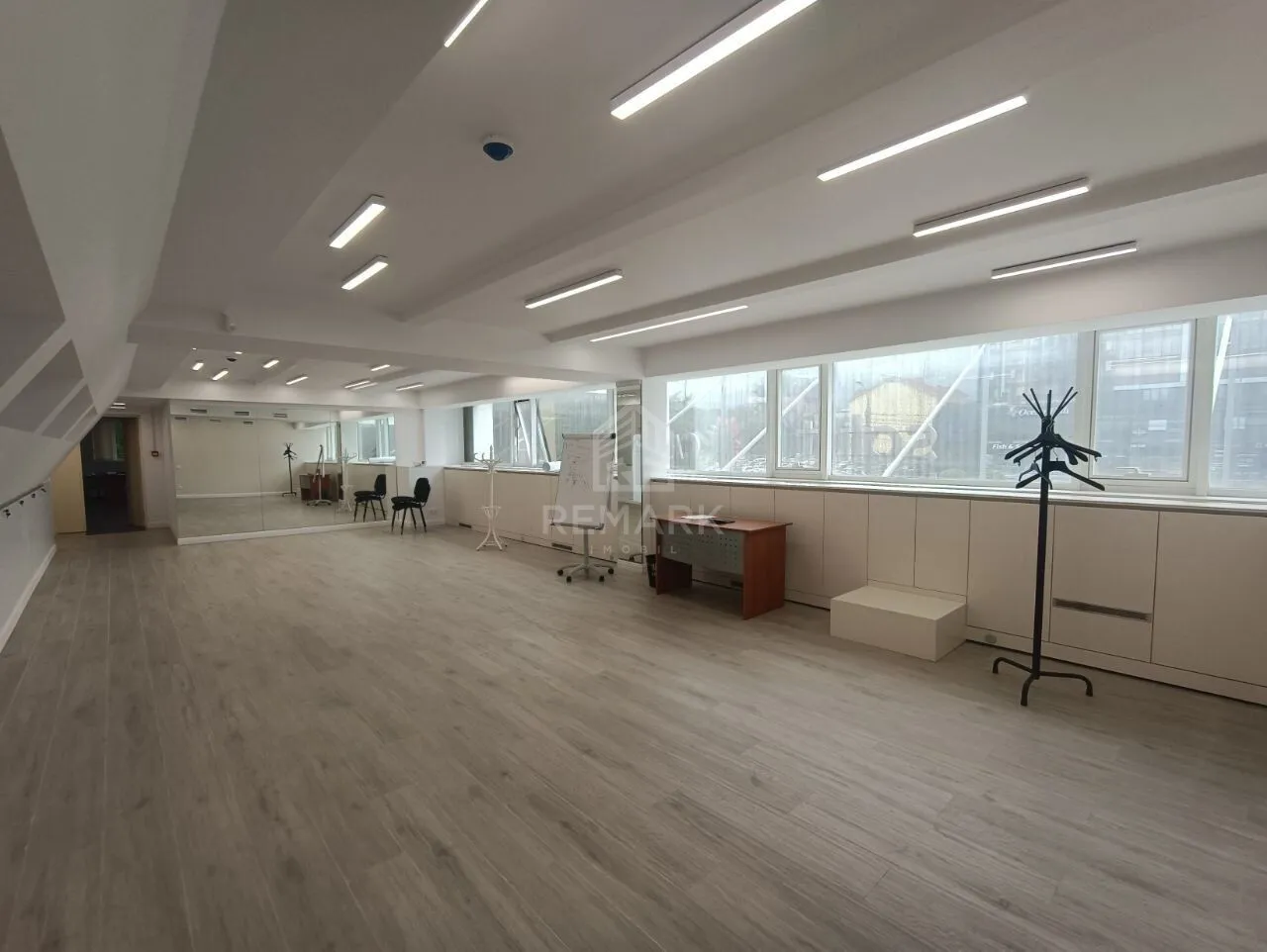 1-bedroom office, 178 m² — Image 1