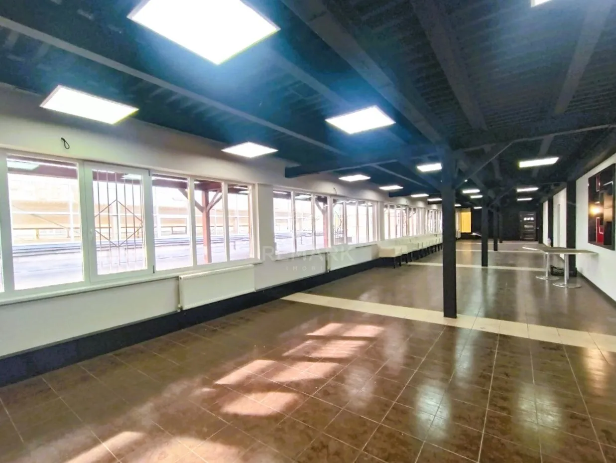 Spațiu comercial, 240 m² — Imagine 1