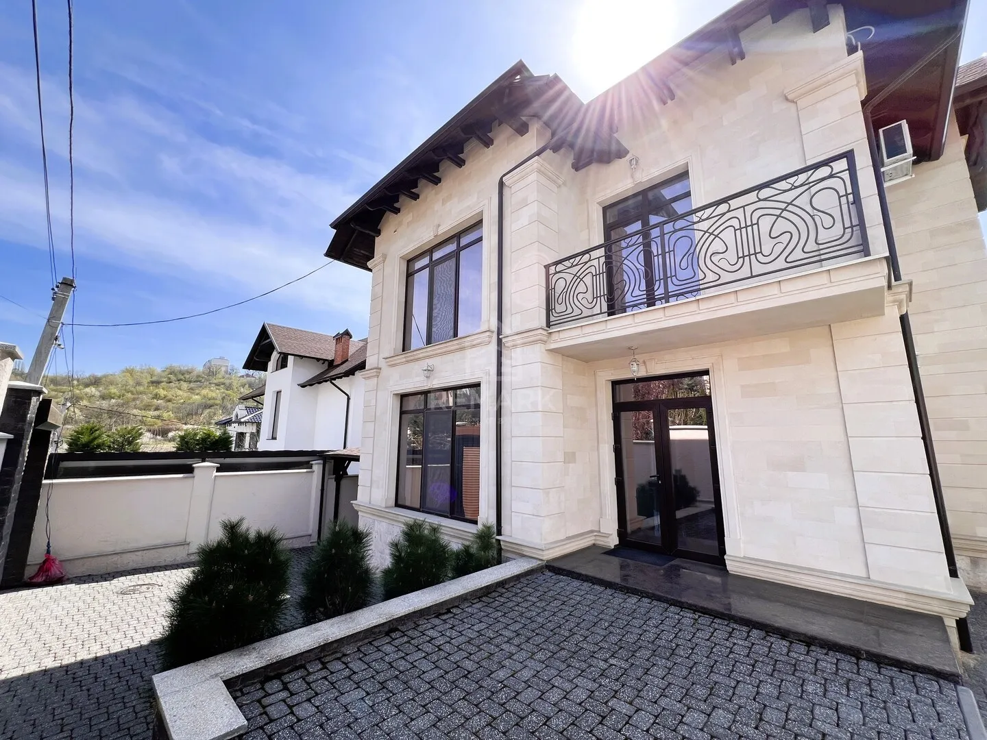 2-etaje casă, 3 camere, 240 m² — Imagine 2