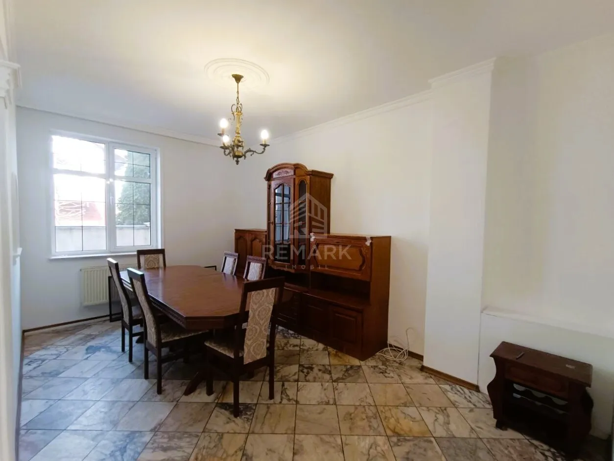 3-этажный дом, 4 комнаты, 430 м² — Изображение 4