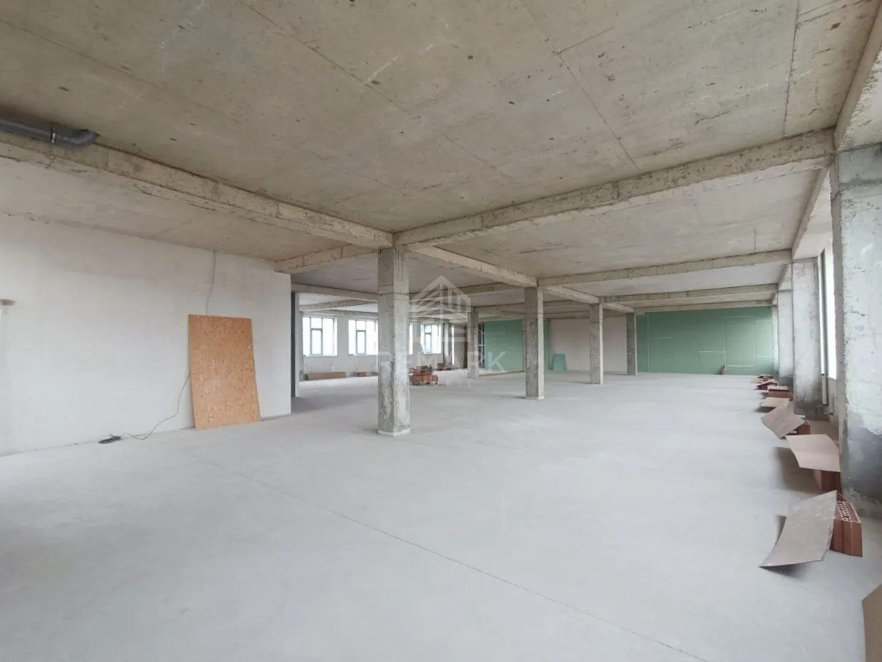 Spațiu comercial, 920 m² — Imagine 1