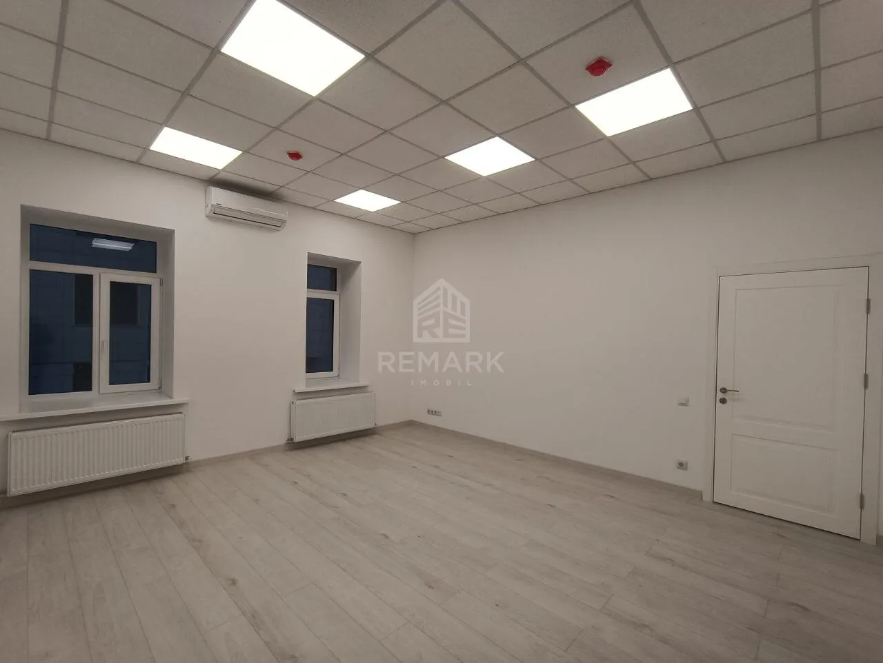 Spațiu comercial, 245 m² — Imagine 1