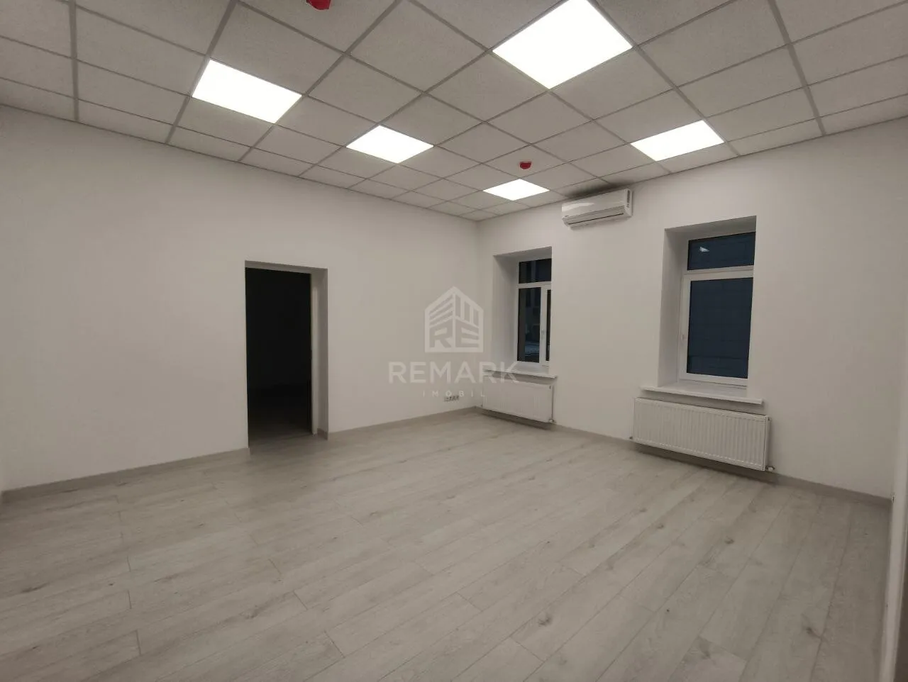 Spațiu comercial, 245 m² — Imagine 2
