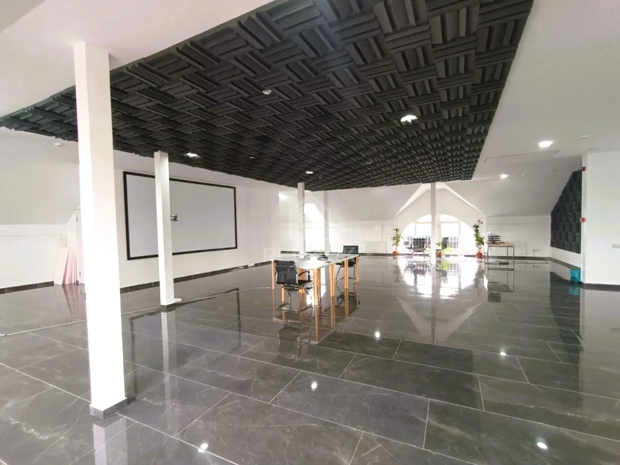 Spațiu comercial, 780 m² — Imagine 1