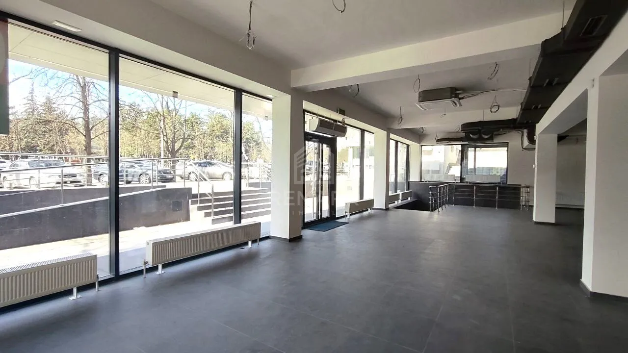 Spațiu comercial, 523 m² — Imagine 1