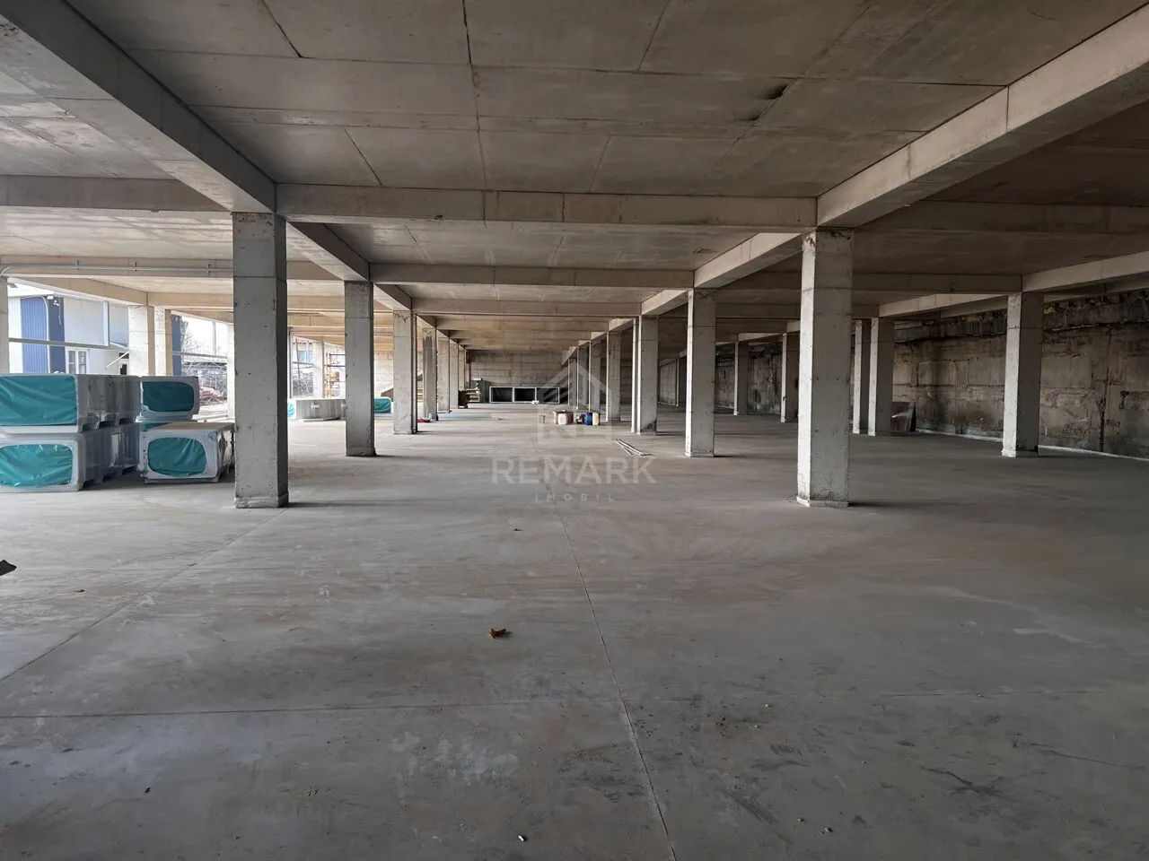 Spațiu comercial, 1 850 m² — Imagine 1