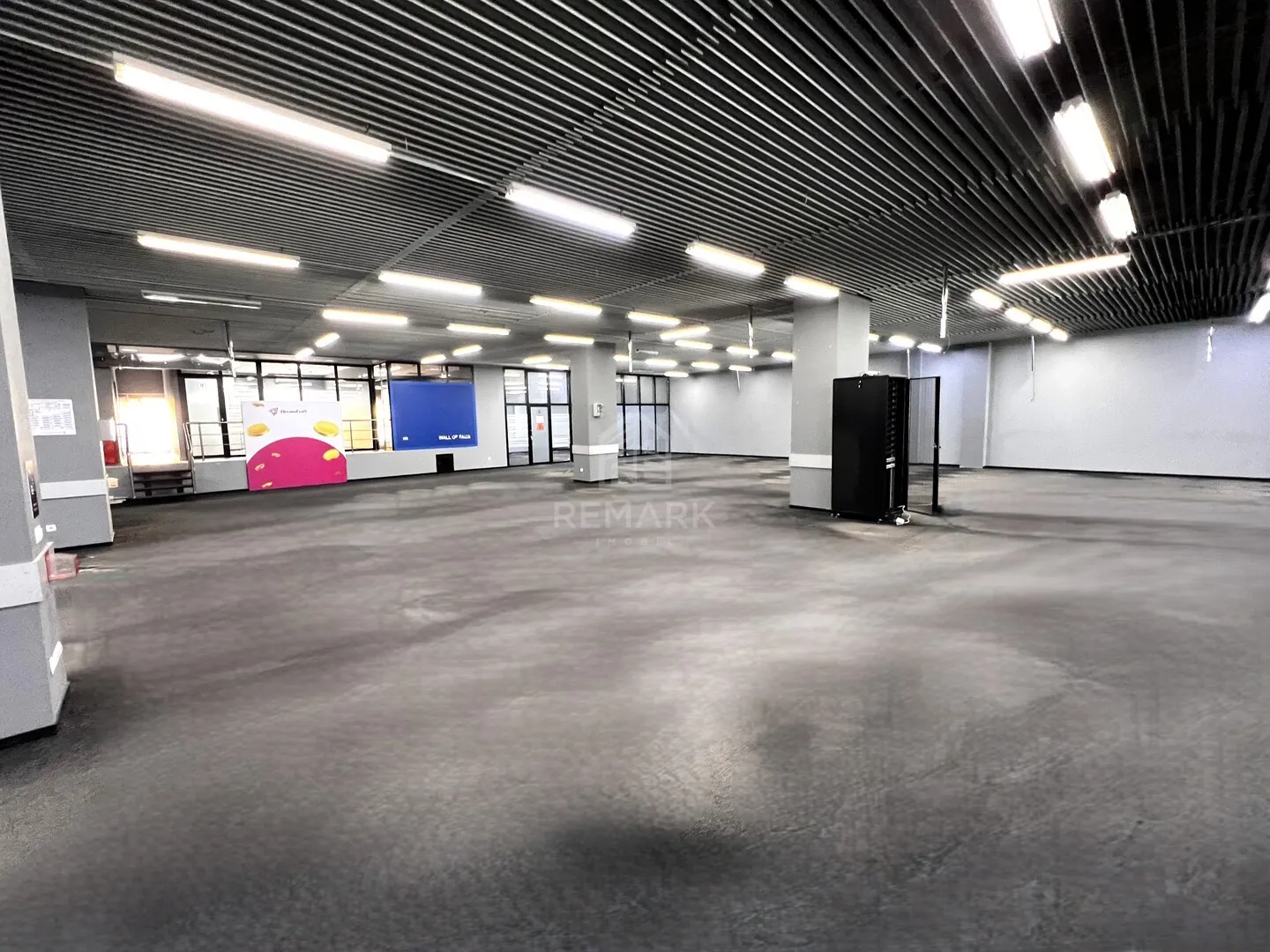 Spațiu comercial, 1 200 m² — Imagine 1
