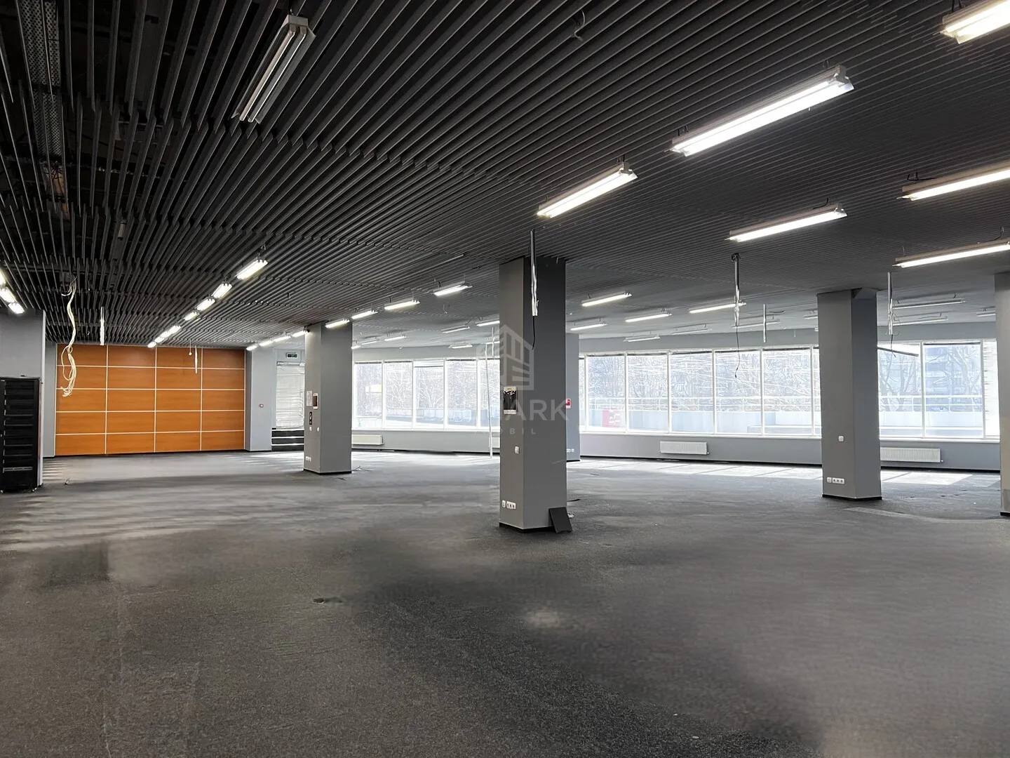 Birou, 1 400 m² — Imagine 1