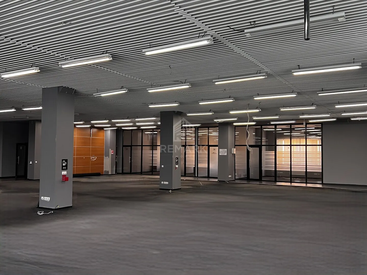 1-camere birou, 1 400 m² — Imagine 1