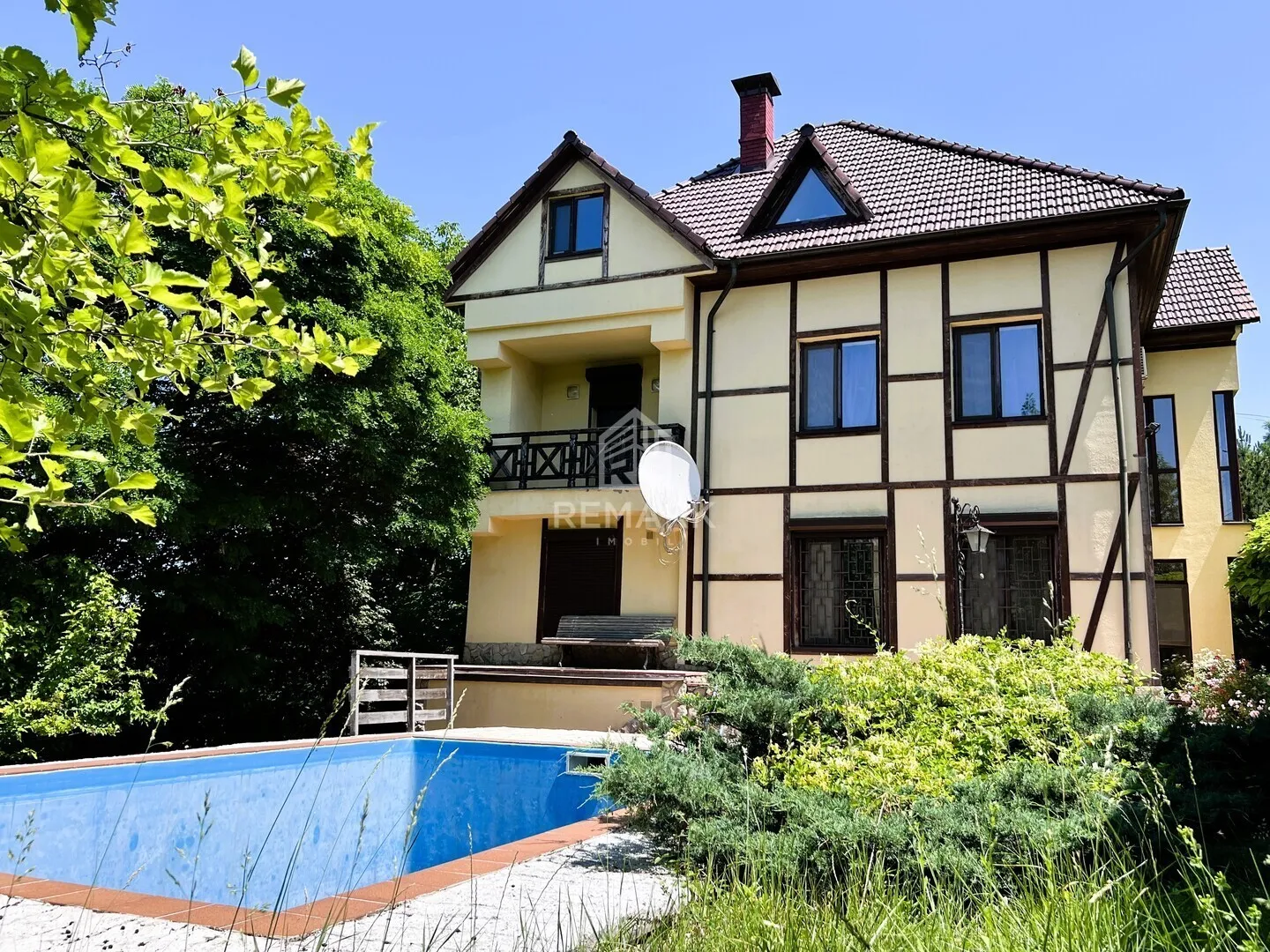 2-etaje casă, 4 camere, 300 m² — Imagine 1