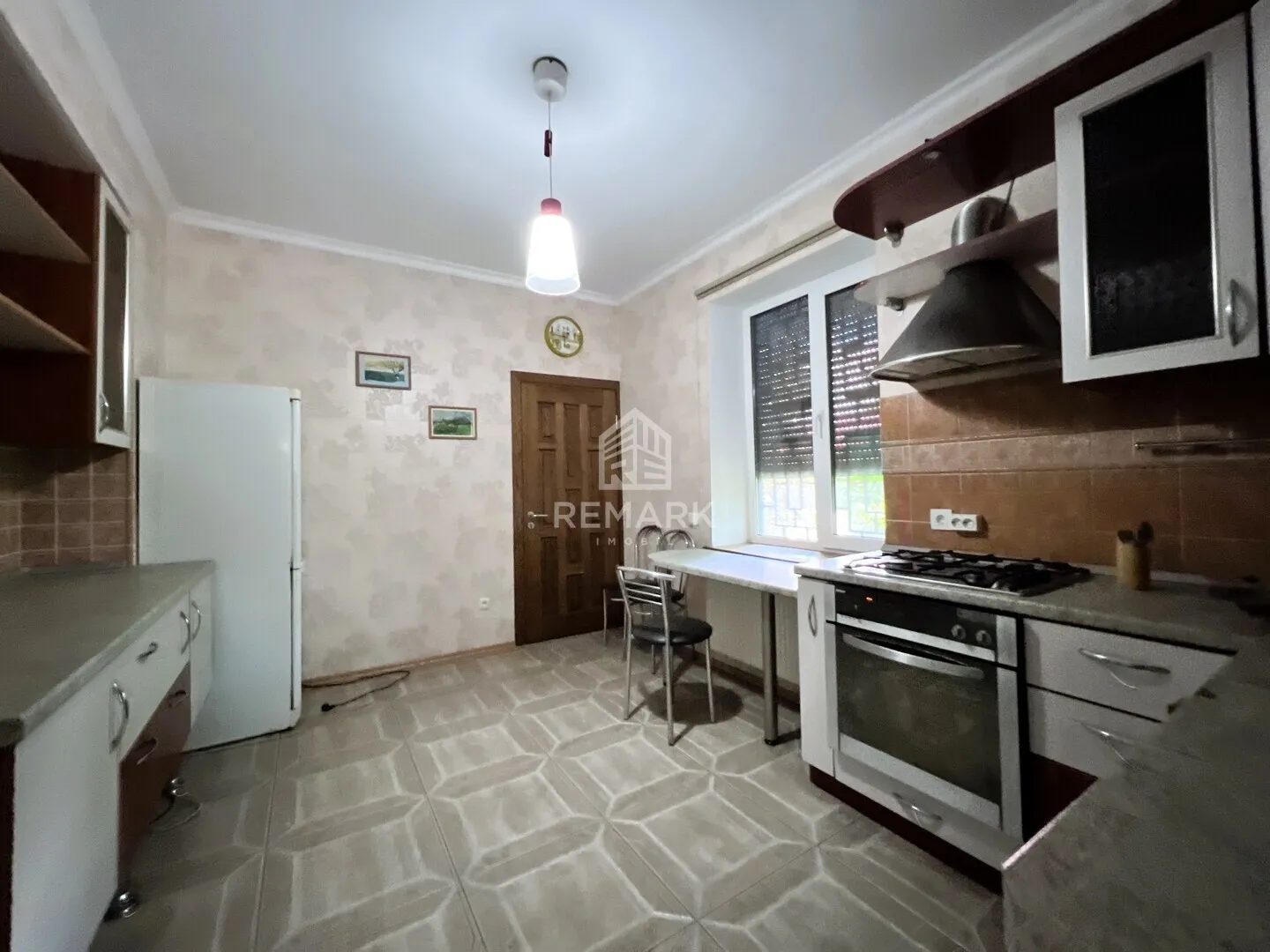 2-etaje casă, 4 camere, 300 m² — Imagine 2