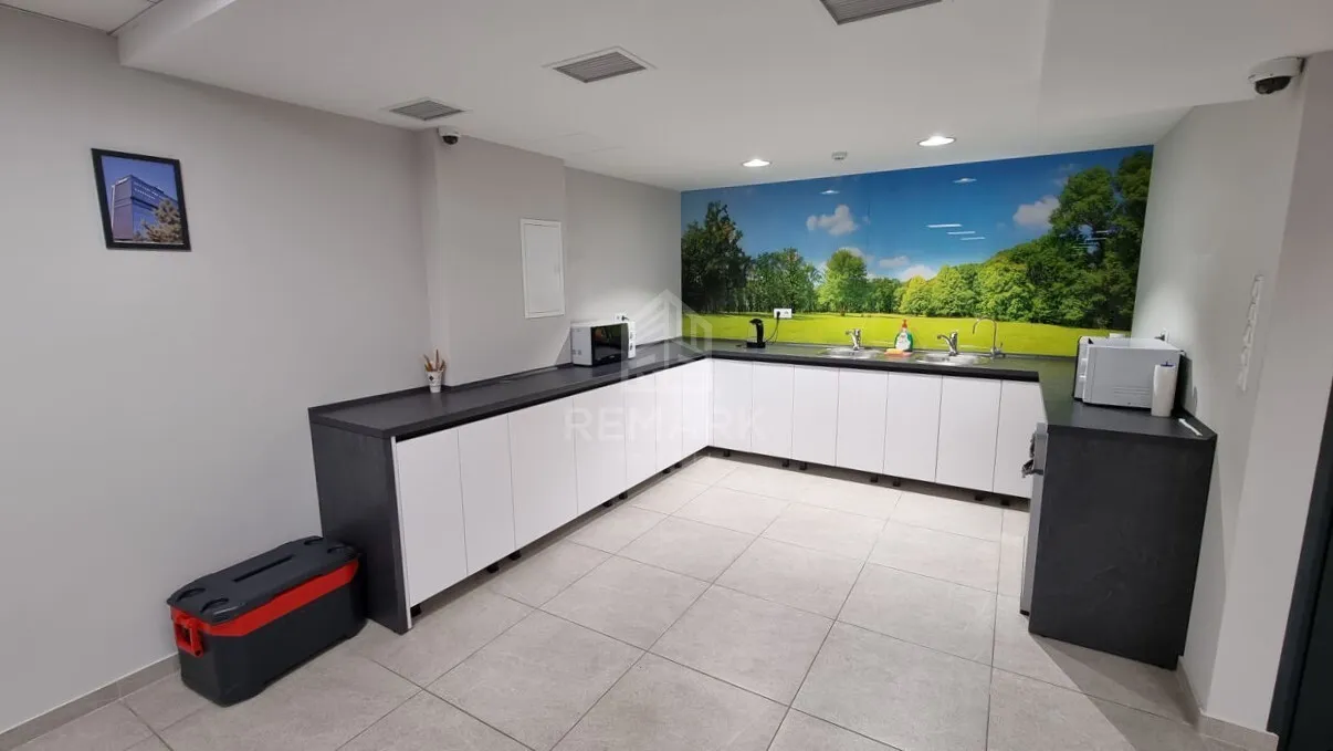 Commercial space, 241 m² — Image 2