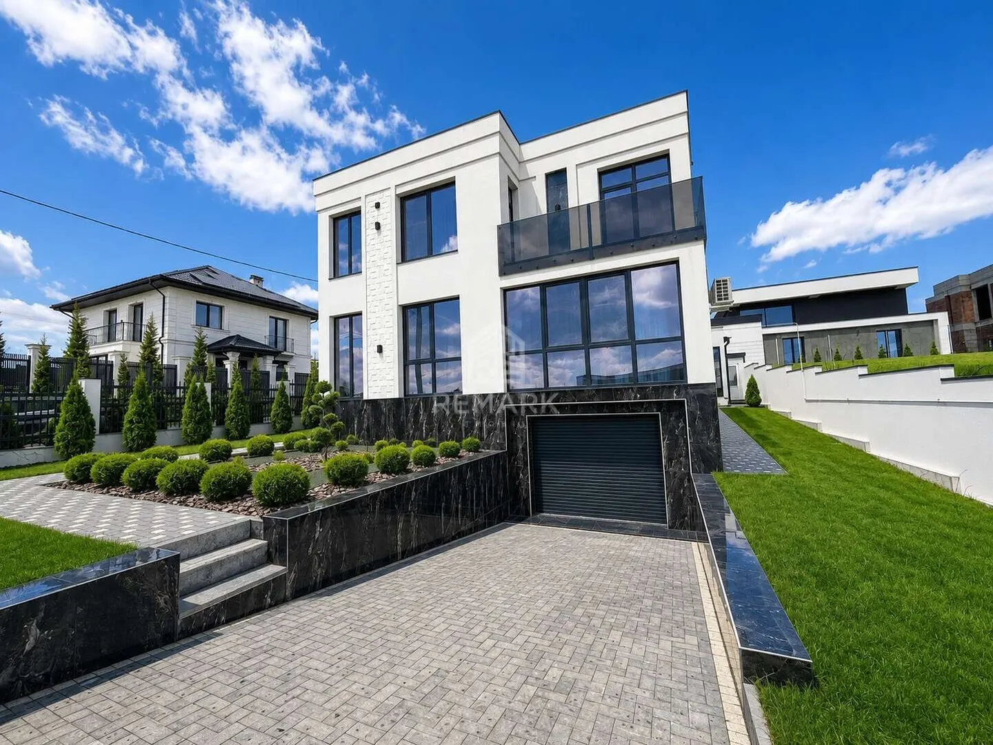 2-etaje casă, 4 camere, 230 m² — Imagine 1