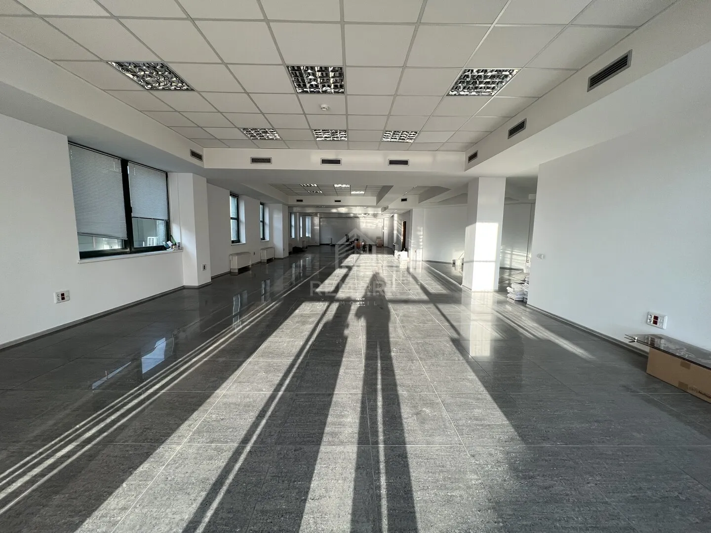 1-комнатный офис, 1 100 м² — Изображение 1