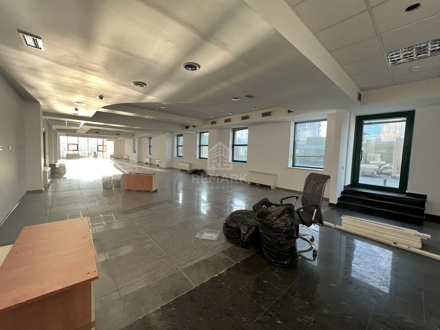 1-комнатный офис, 1 100 м² — Изображение 2