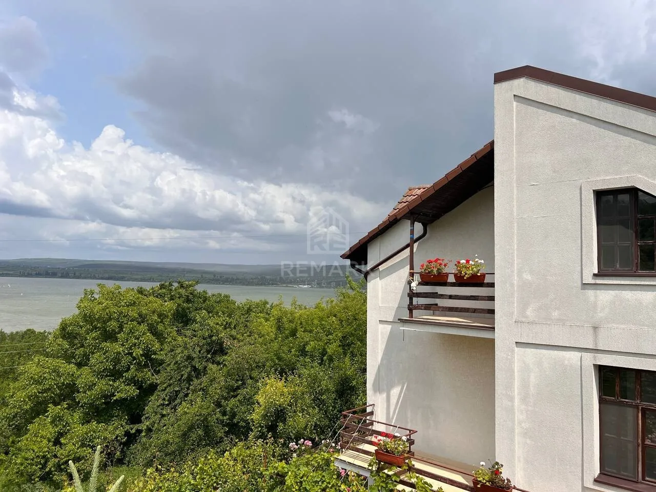 3-floor house, 3 rooms, 150 m² — Image 2