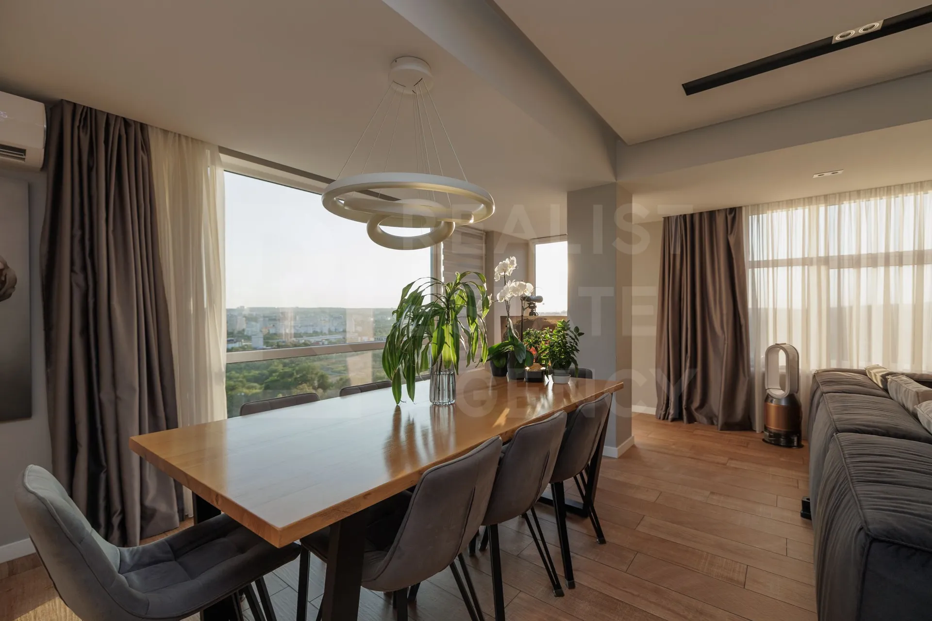 2-bedroom apartment, 111.6 m² — Image 2