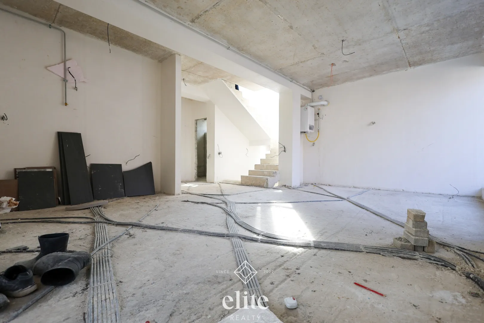 3-floor house, 5 rooms, 270 m² — Image 2