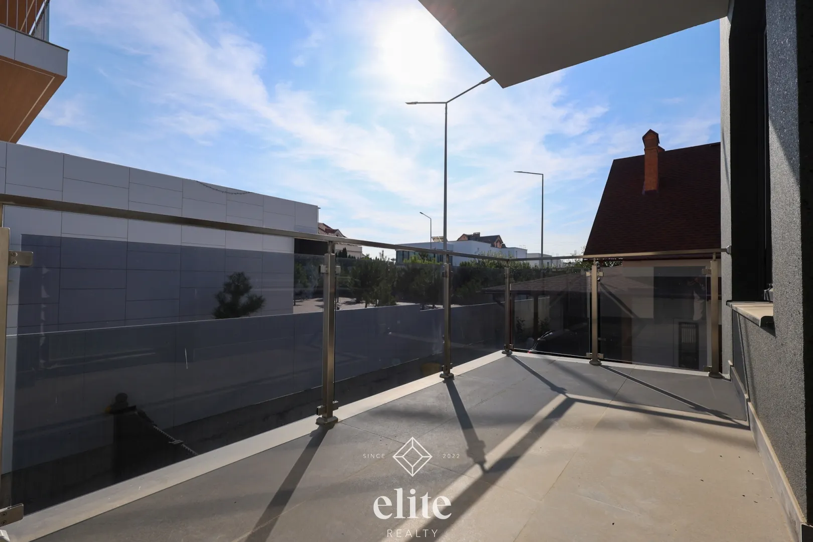 3-floor house, 5 rooms, 270 m² — Image 3